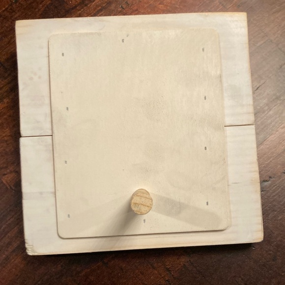 White distressed wooden photo frame, approx 7”x7”. - Picture 5 of 5